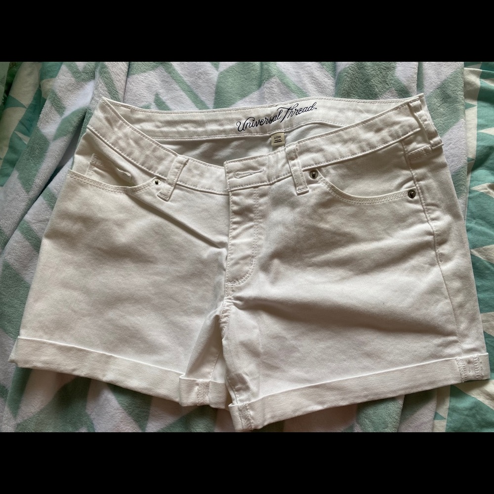 White universal thread 6 28R denim shorts hi waist